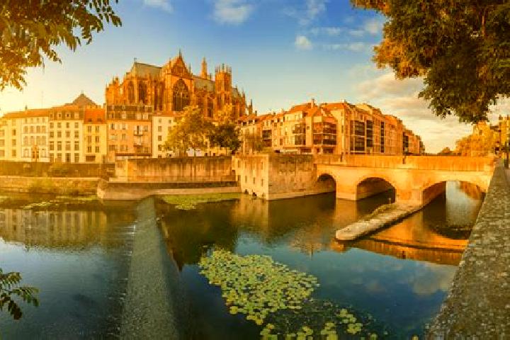 Grace, 23 — Escort in Pont-de-Metz, France