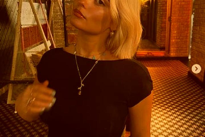 Grace, 24, a blonde dark-eyed indian companion based in Gibson City. Offering Deep French Kissing, Striptease, Dinner Date, Erotic Massage, Girlfriend Experi...