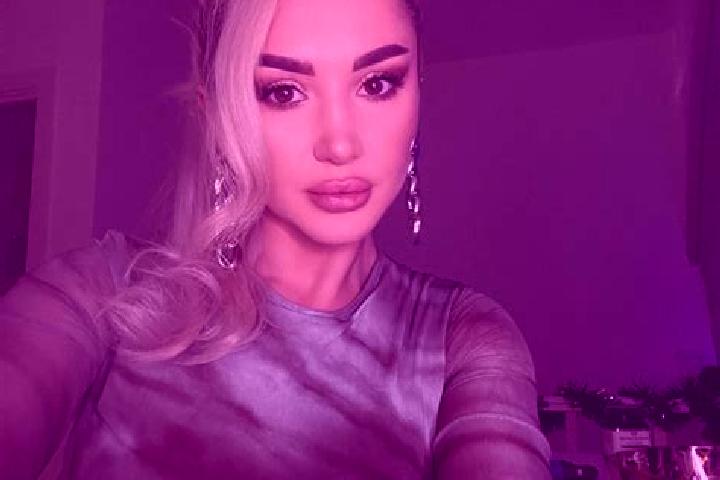 Grace, 24, a dark blonde grey-eyed middle eastern companion based in Yatton. Offering Travel Companion, BDSM, GFE. Available for incall and outcall, day and ...