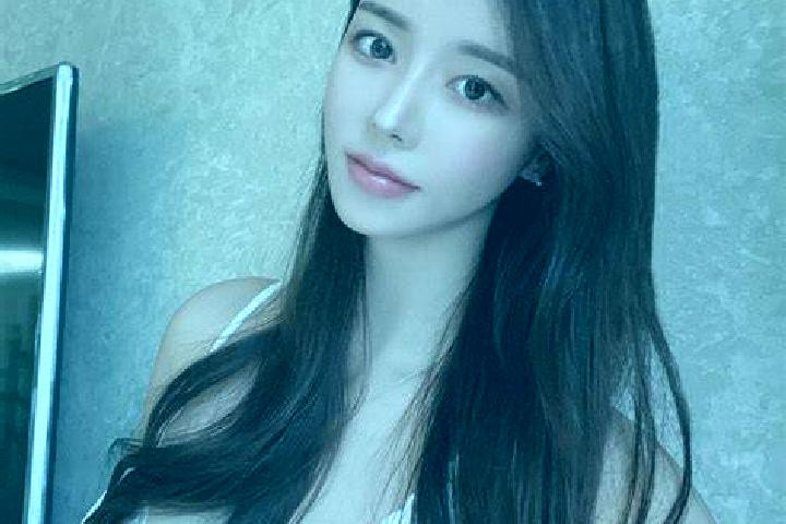 Grace, 24 — Escort in Bugalaga, Indonesia