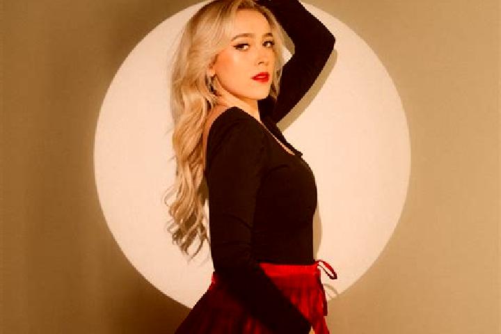 Grace, 24 — Escort in Hamburg, United States