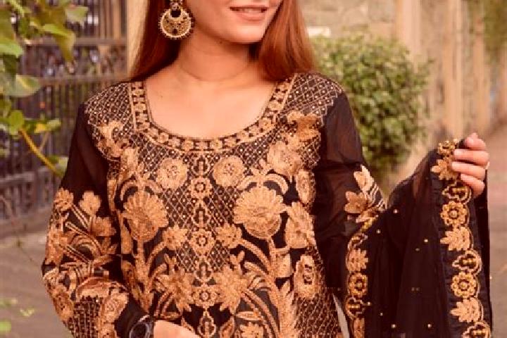 Grace, 24 — Escort in Nurmahal, India