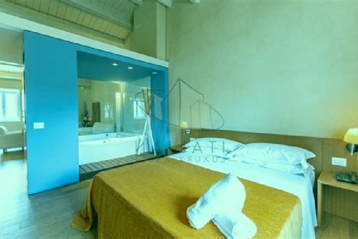 Grace, 24 — Escort in Staffolo, Italy