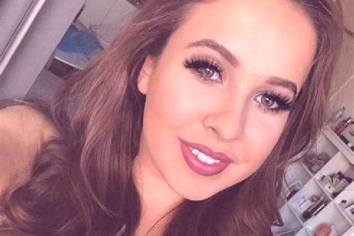 Grace, 25, a brunette dark-eyed mediterranean companion based in Lavault-Sainte-Anne. Offering Prostate Massage, Erotic Massage, Party Girl. Available for in...