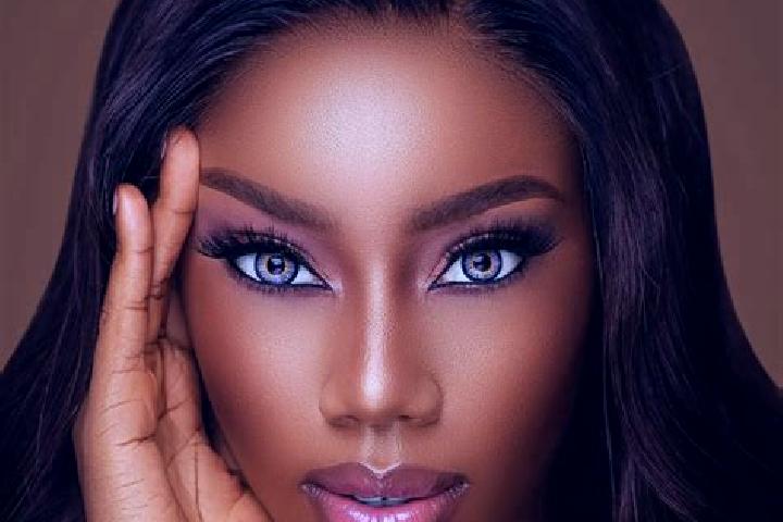 Grace, 25, a chestnut blue-eyed ebony companion based in Jutrosin. Offering Tantra, Dinner Date, Overnight. Available for incall and outcall, day and evening...