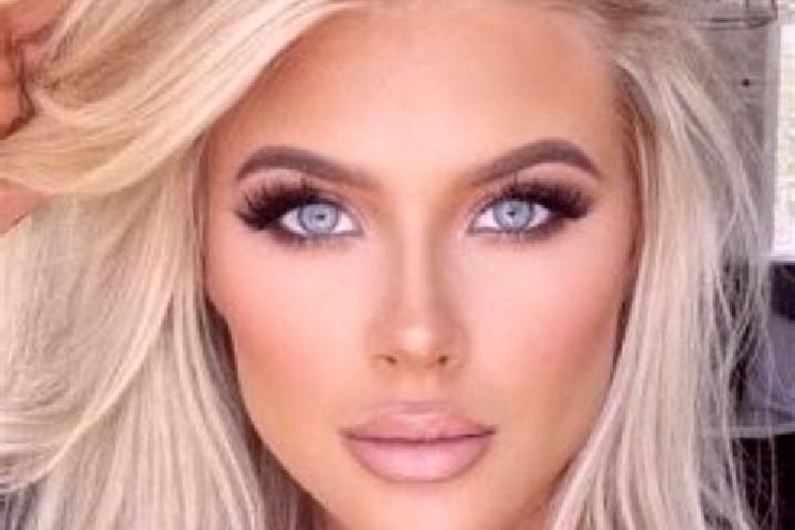 Grace, 25, a platinum blonde blue-eyed ebony companion based in Colonia el Renacimiento. Offering Fetish, Girlfriend Experience, Duos, Deep French Kissing. A...