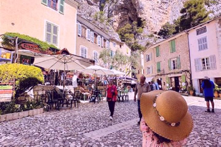 Grace, 25 — Escort in Moustiers-Sainte-Marie, France