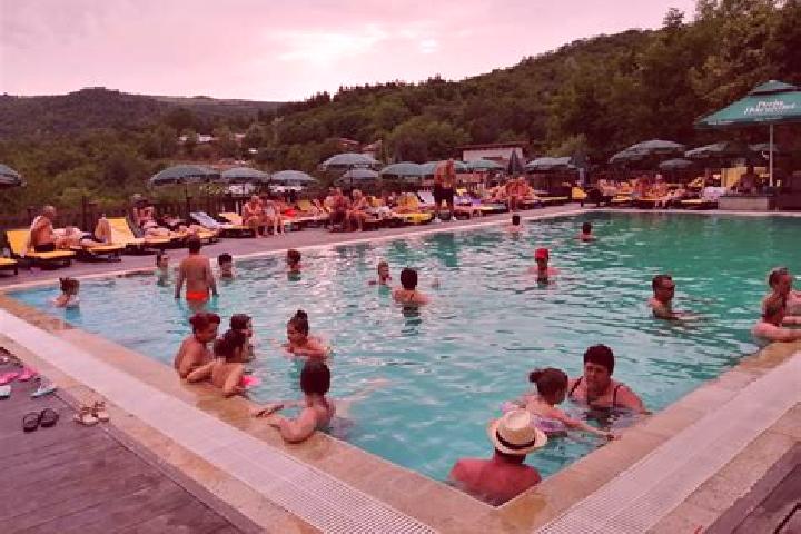 Grace, 25 — Escort in Sarata-Monteoru, Romania