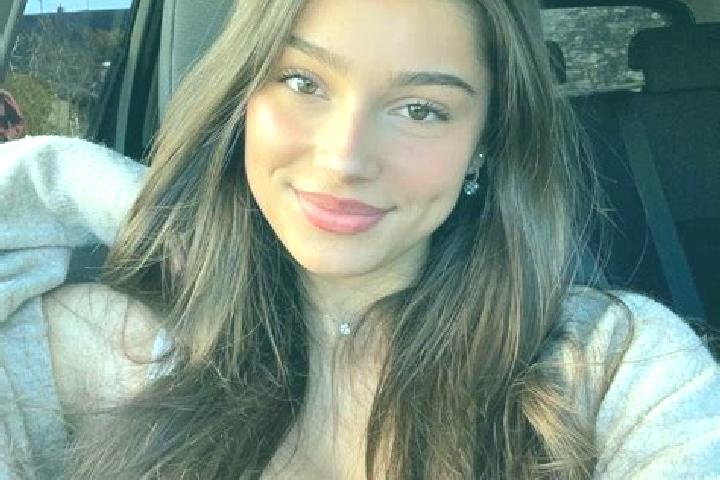 Grace, 26, a brunette blue-eyed mediterranean companion based in Asenray. Offering Party Girl, Duos, Overnight, BDSM. Available for incall and outcall, day a...