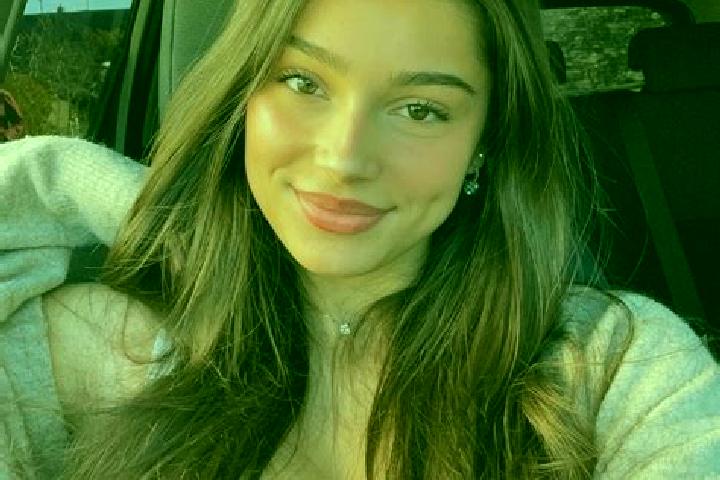 Grace, 26, a brunette blue-eyed mixed companion based in Belen. Offering Deep French Kissing, Erotic Massage. Available for incall and outcall, overnight boo...