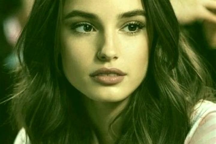 Grace, 26, a brunette brown-eyed middle eastern companion based in Guantanamo. Offering Party Girl, Domination, Erotic Massage, Roleplay. Available for incal...