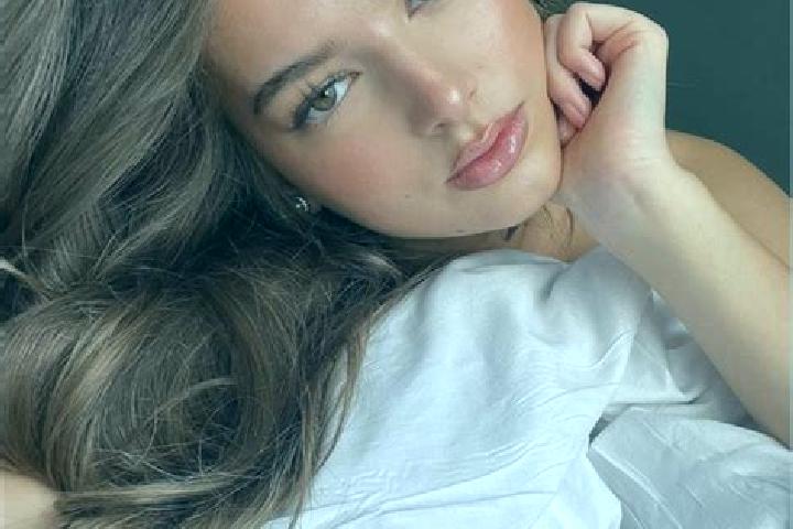 Grace, 26, a brunette hazel-eyed latina companion based in Carpineto della Nora. Offering Erotic Massage, Overnight. Available for incall and outcall, overni...