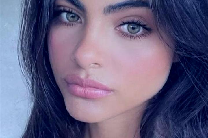 Grace, 27, a brunette grey-eyed european companion based in Sadang Kulon. Offering OWO, GFE. Available for incall and outcall, day and evening dates.