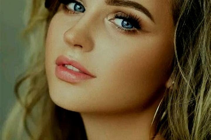 Grace, 27, a dark blonde blue-eyed middle eastern companion based in Qahderijan. Offering Travel Companion, CIM, Girlfriend Experience, Dinner Date. Availabl...