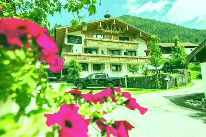 Grace, 27 — Escort in Hoefen, Austria