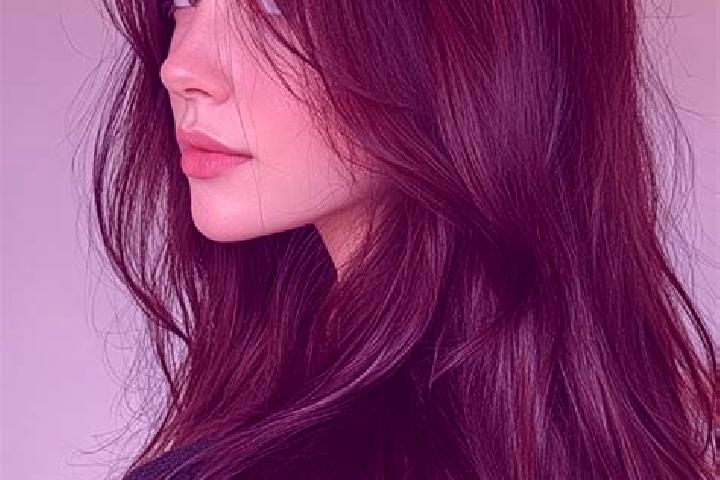 Grace, 29, a auburn brown-eyed caucasian companion based in Brodenbach. Offering Prostate Massage, Roleplay, Domination, Deep French Kissing. Available for i...