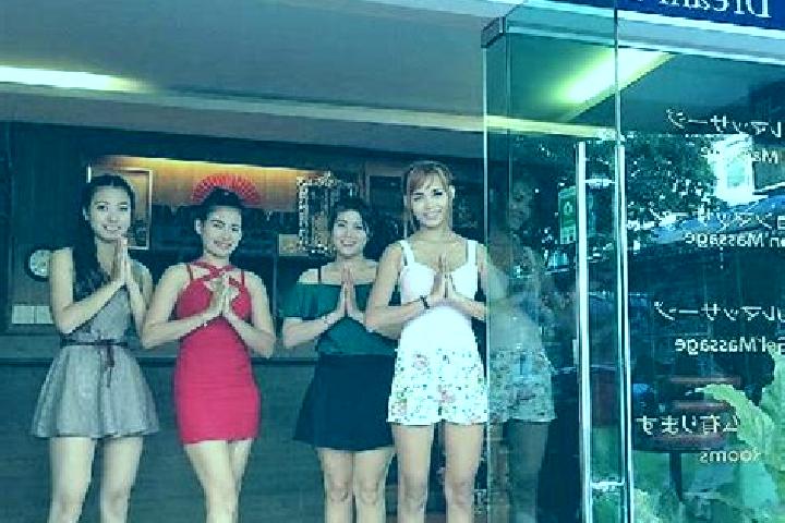 Grace, 29, a auburn dark-eyed indian companion based in Kampung Laksamana. Offering Girlfriend Experience, Erotic Massage, Fetish, Party Girl, Striptease. Av...