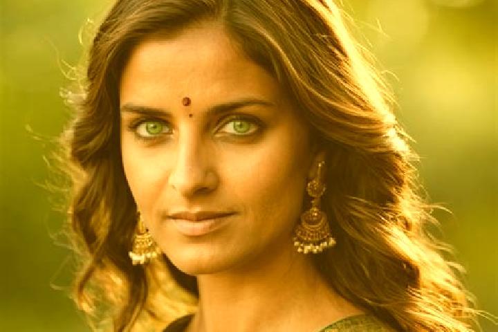 Grace, 30, a brunette green-eyed indian companion based in Dahanu. Offering Tantra, CIM, BDSM. Available for incall and outcall, overnight bookings available.