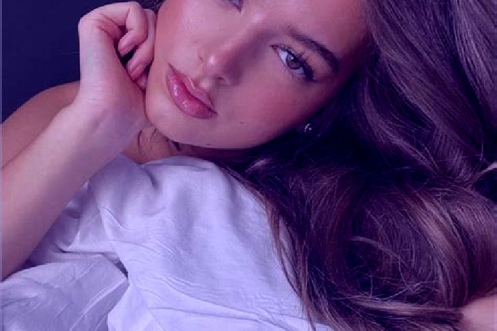 Grace, 30, a brunette hazel-eyed latina companion based in ShaveTsiyyon. Offering Erotic Massage, Travel Companion, A-Level. Available for incall and outcall...