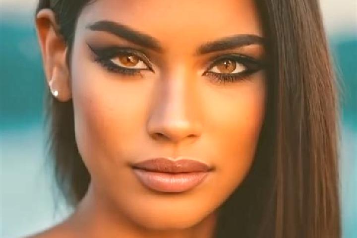 Grace, 30, a red green-eyed latina companion based in Gadana. Offering Overnight, Domination, Travel Companion. Available for incall and outcall, day and eve...