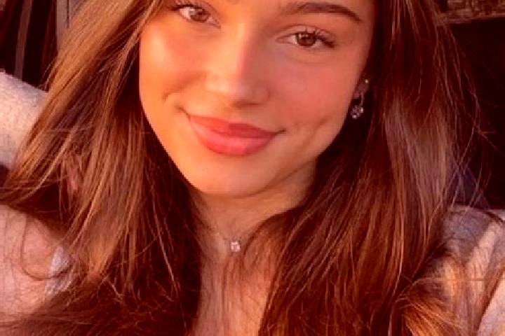 Grace, 31, a brunette hazel-eyed latina companion based in Rokem Barat. Offering GFE, 69, Roleplay. Available for incall and outcall, day and evening dates.