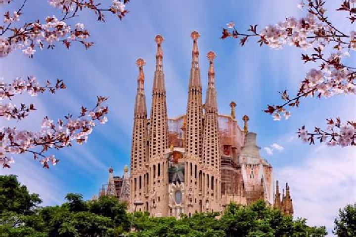 Grace, 31, a chestnut green-eyed caucasian companion based in Sagrada Familia. Offering Girlfriend Experience, Deep French Kissing, Duos, BDSM. Available for...