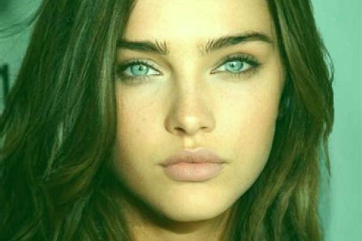 Grace, 34, a brunette dark-eyed caribbean companion based in Salas Bajas. Offering Striptease, Domination, CIM, Roleplay. Available for incall and outcall, o...