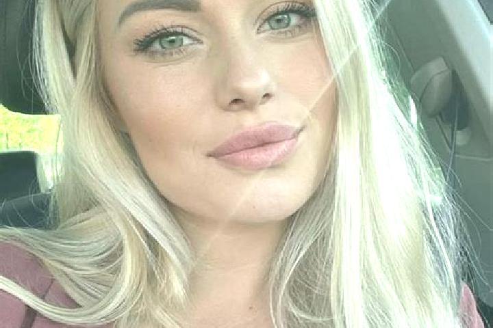 Grace, 35, a blonde hazel-eyed caucasian companion based in Oran. Offering BDSM, Travel Companion, Prostate Massage. Available for incall and outcall, overni...
