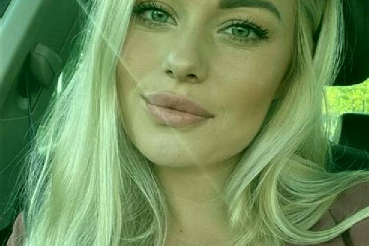 Grace, 36, a blonde hazel-eyed latina companion based in Matougues. Offering Domination, Dinner Date, Girlfriend Experience, Duos. Available for incall and o...