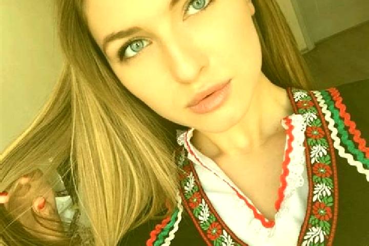 Grace, 39, a dark blonde green-eyed slavic companion based in Kleine-Spouwen. Offering Travel Companion, Party Girl, Dinner Date. Available for incall and ou...