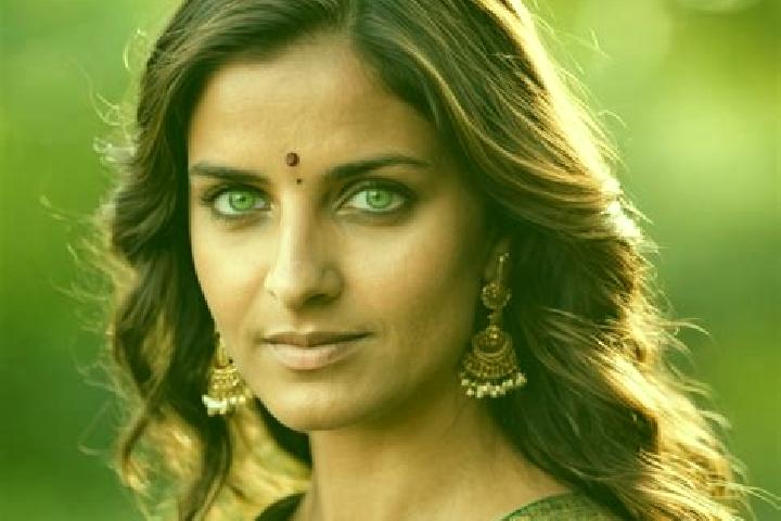 Grace, 39, a red green-eyed indian companion based in Vilaseca. Offering GFE, Tantra, CIM. Available for incall and outcall, day and evening dates.