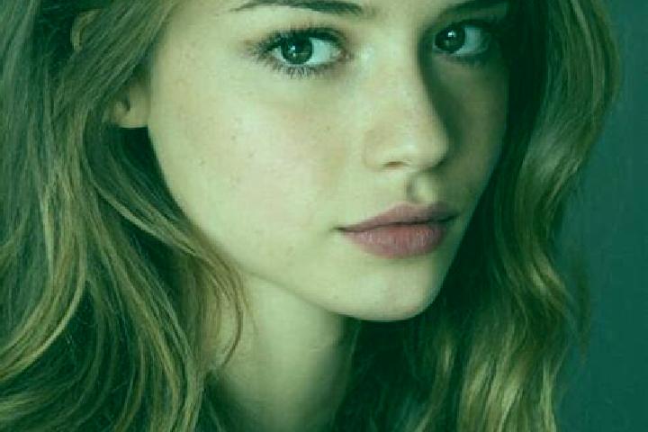 Hannah, 20, a auburn hazel-eyed mixed companion based in Nggenamadale. Offering Overnight, Roleplay, Travel Companion, Massage. Available for incall and outc...