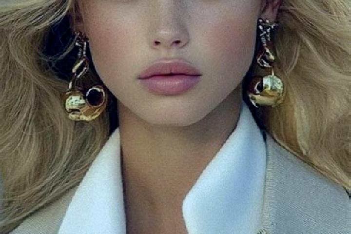 Hannah, 20, a blonde amber-eyed caribbean companion based in Inotesti. Offering A-Level, Couples, Duos. Available for incall and outcall, day and evening dates.