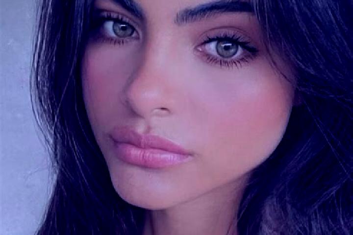Hannah, 20, a brunette amber-eyed indian companion based in La Florida. Offering Dinner Date, Massage, Tantra. Available for incall and outcall, overnight bo...