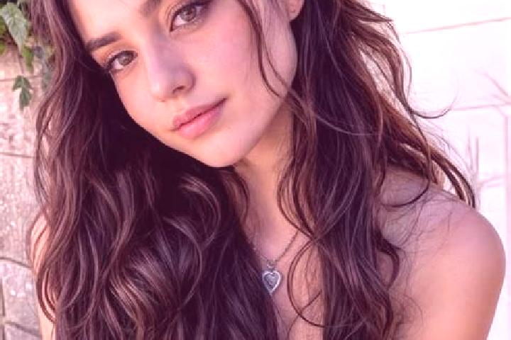 Hannah, 20, a brunette hazel-eyed ebony companion based in Moronou. Offering Dinner Date, Duos, Erotic Massage. Available for incall and outcall, overnight b...