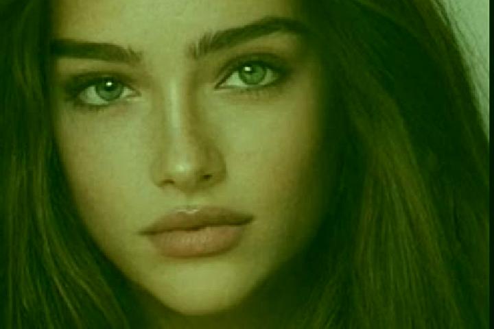 Hannah, 20, a chestnut green-eyed caucasian companion based in Al Idwah. Offering Deep French Kissing, Overnight, Erotic Massage, Party Girl, Dinner Date. Av...