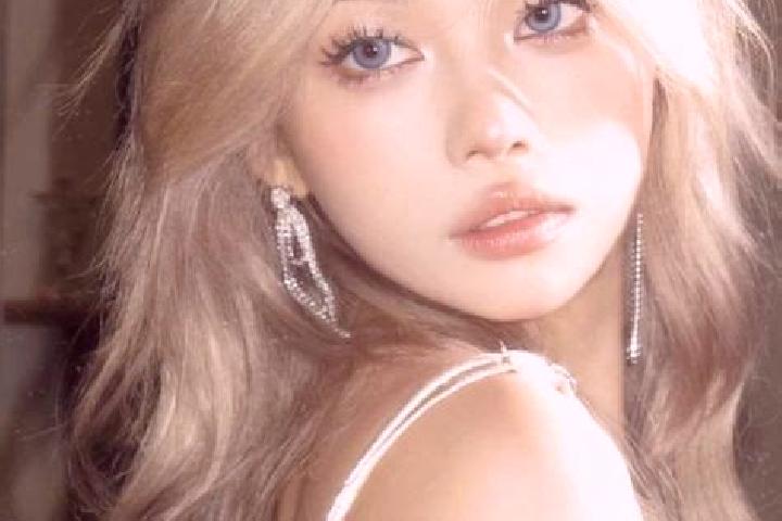 Hannah, 20, a platinum blonde green-eyed asian companion based in Laura. Offering Overnight, Couples, Deep French Kissing, Domination. Available for incall a...