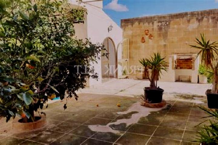 Hannah, 20 — Escort in Lija, Malta