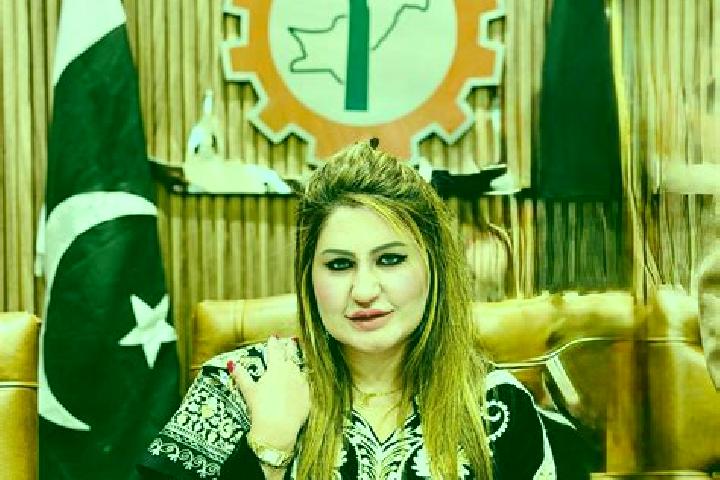 Hannah, 20 — Escort in Model Town, Pakistan
