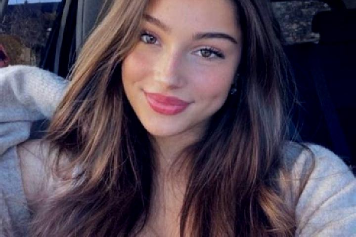 Hannah, 21, a brunette hazel-eyed caucasian companion based in Puertecito de la Virgen. Offering A-Level, Overnight, Travel Companion, Deep French Kissing. A...