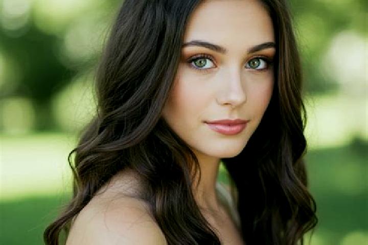 Hannah, 21, a brunette hazel-eyed caucasian companion based in Quiroga. Offering Massage, 69. Available for incall and outcall, overnight bookings available.