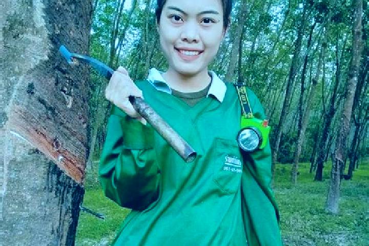 Hannah, 21 — Escort in Ban Pahang, Laos