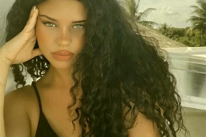 Hannah, 22, a black grey-eyed latina companion based in Itapuca. Offering Deep French Kissing, OWO, Couples, 69. Available for incall and outcall, overnight ...