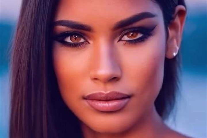 Hannah, 22, a brunette amber-eyed latina companion based in Principe. Offering CIM, GFE, Duos. Available for incall and outcall, day and evening dates.