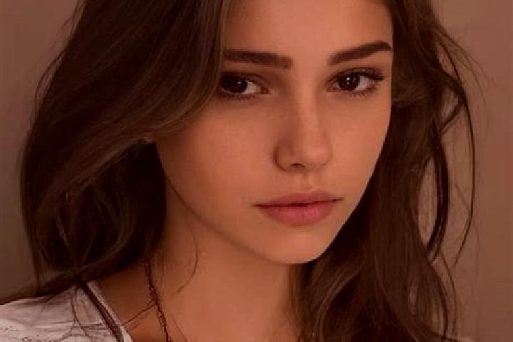 Hannah, 22, a brunette grey-eyed slavic companion based in Quail Hill. Offering Erotic Massage, Striptease, OWO, Dinner Date, Fetish. Available for incall an...