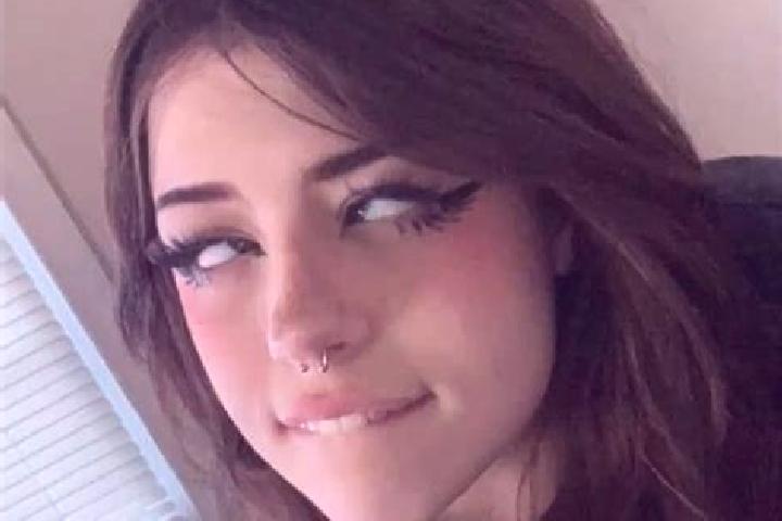 Hannah, 22, a chestnut dark-eyed ebony companion based in Bollnaes. Offering OWO, Party Girl. Available for incall and outcall, day and evening dates.