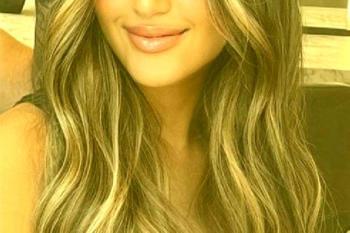 Hannah, 22, a dark blonde brown-eyed mediterranean companion based in Ciruas. Offering Deep French Kissing, Duos, A-Level. Available for incall and outcall, ...