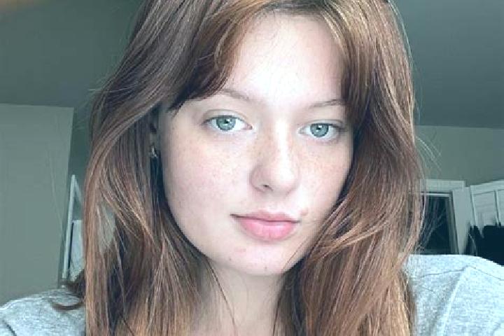 Hannah, 22, a red grey-eyed european companion based in Medibli. Offering Striptease, 69. Available for incall and outcall, day and evening dates.