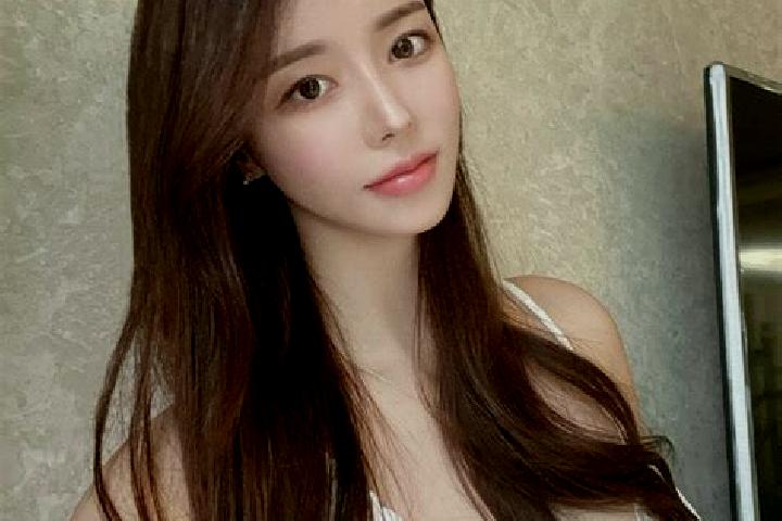 Hannah, 22 — Escort in Niujiapai, China