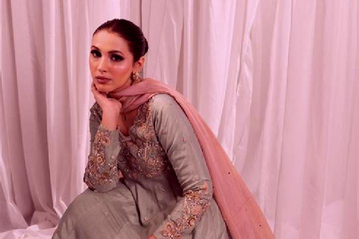Hannah, 22 — Escort in Shahr-e Safa, Afghanistan